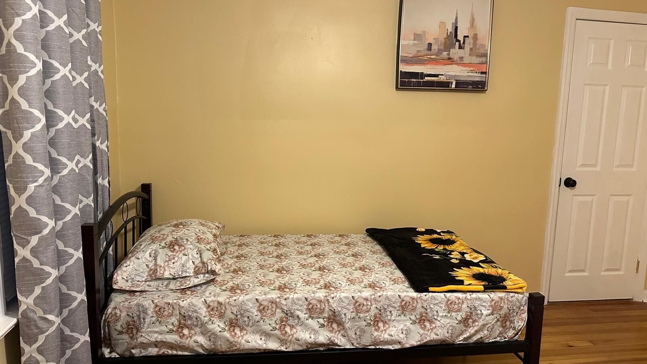Photo of Bedroom in Weequahic