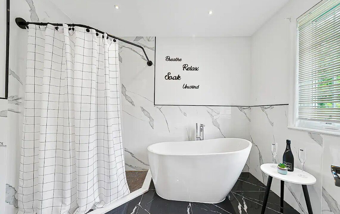 Photo of Bathroom in Woodridge