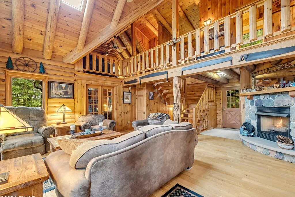 Photo of Livingroom in Canadensis