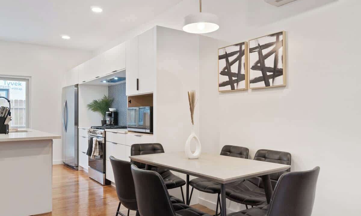 Photo of Livingroom in Central Northside
