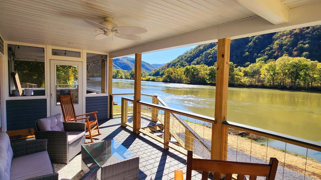 Photo of Patio Balcony in Meadow Bridge