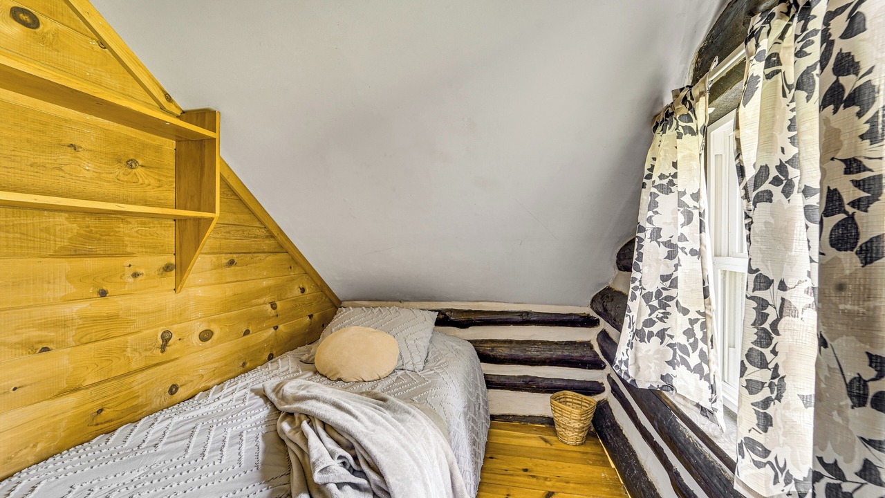 Photo of Bedroom in Oakland Mills