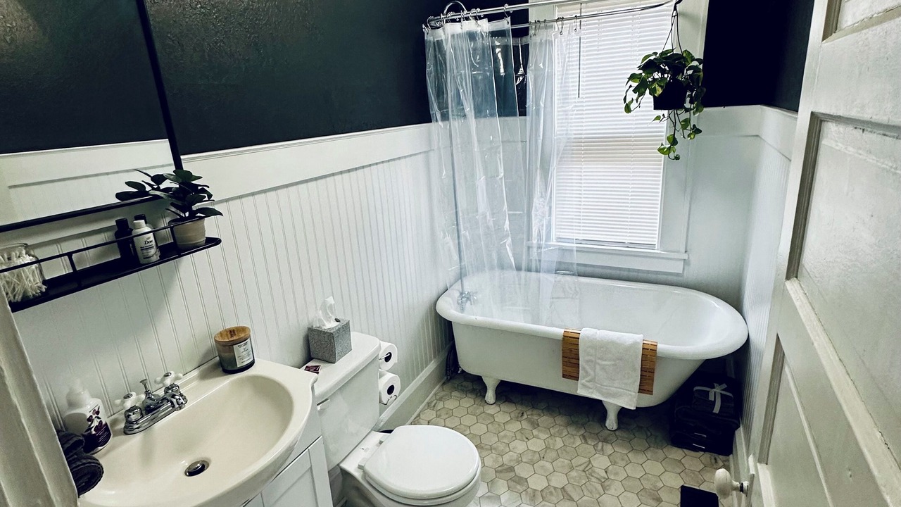 Photo of Bathroom in Leadsville
