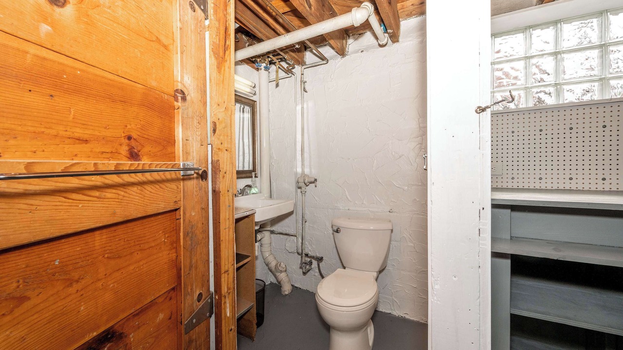 Photo of Bathroom in Lakeside Park
