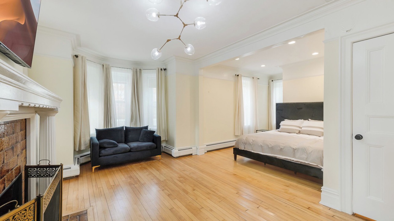 Photo of Bedroom in Montebello