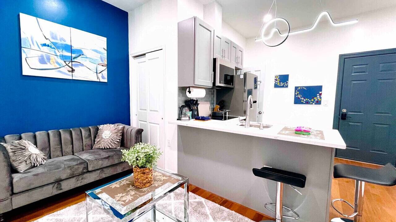 Photo of Livingroom in Graduate Hospital