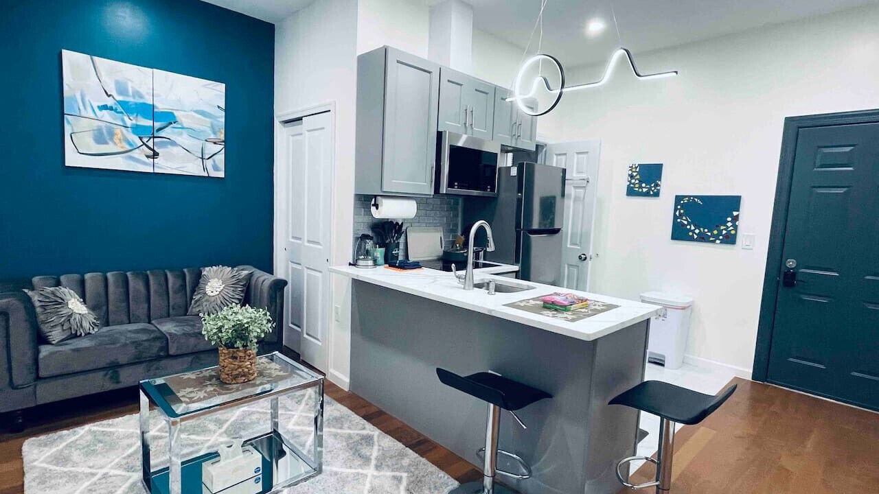 Photo of Livingroom in Graduate Hospital