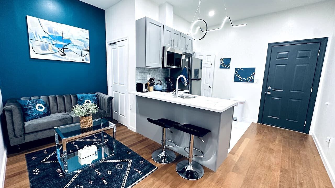 Photo of Livingroom in Graduate Hospital