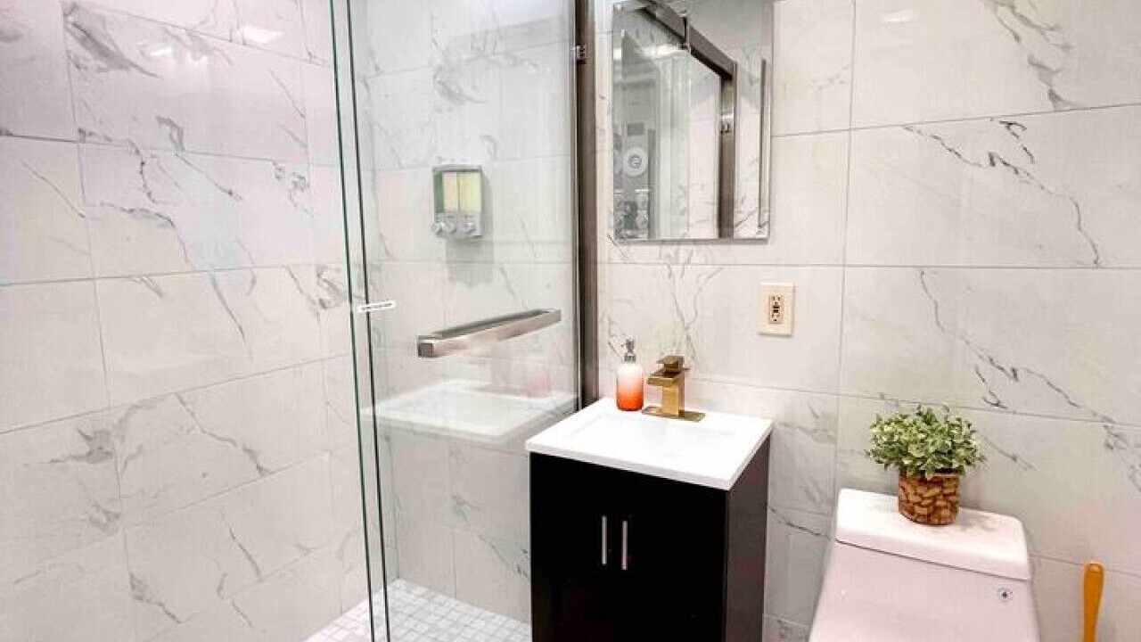Photo of Bathroom in Graduate Hospital