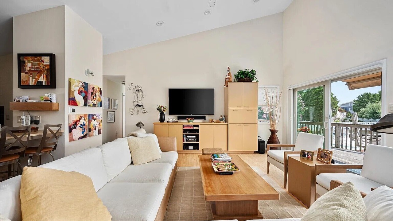Photo of Livingroom in Loveladies