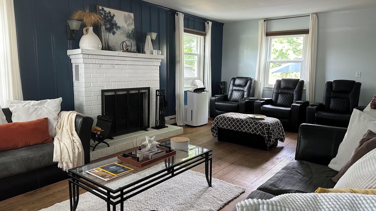 Photo of Livingroom in East Brunswick