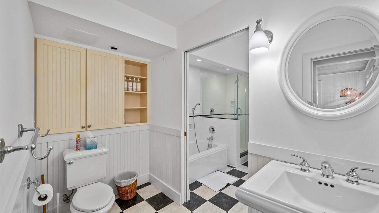 Photo of Bathroom in Lakeside