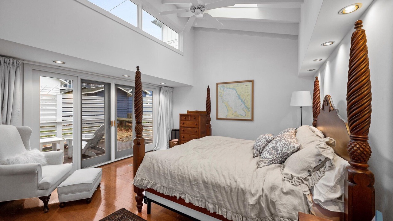 Photo of Bedroom in Lakeside