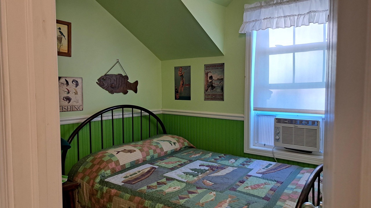 Photo of Bedroom in Lakeside