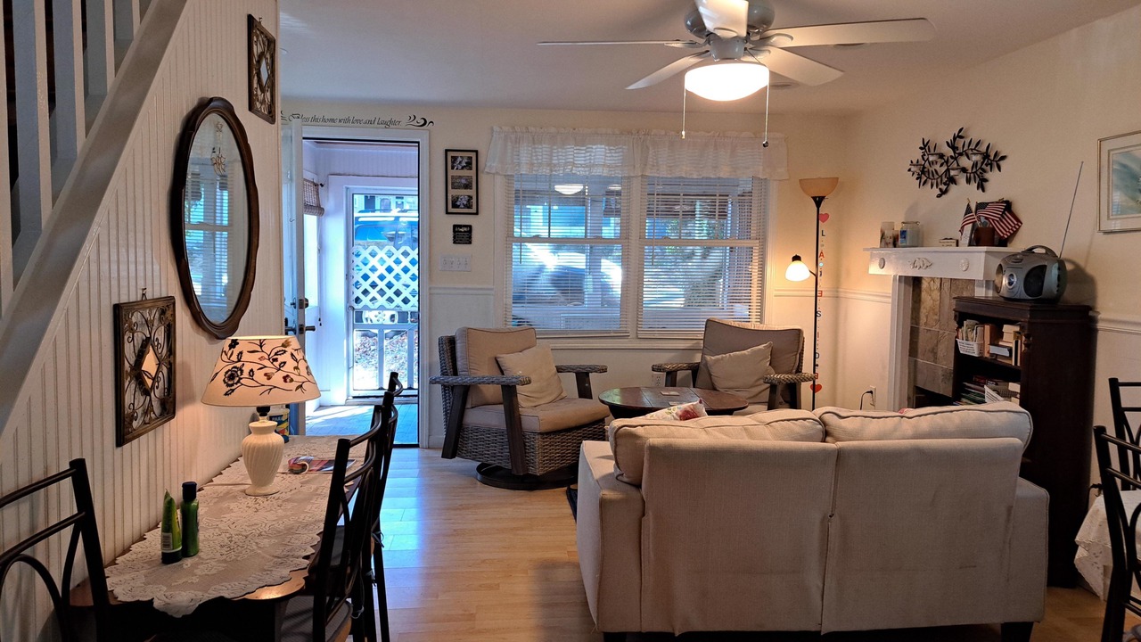 Photo of Livingroom in Lakeside