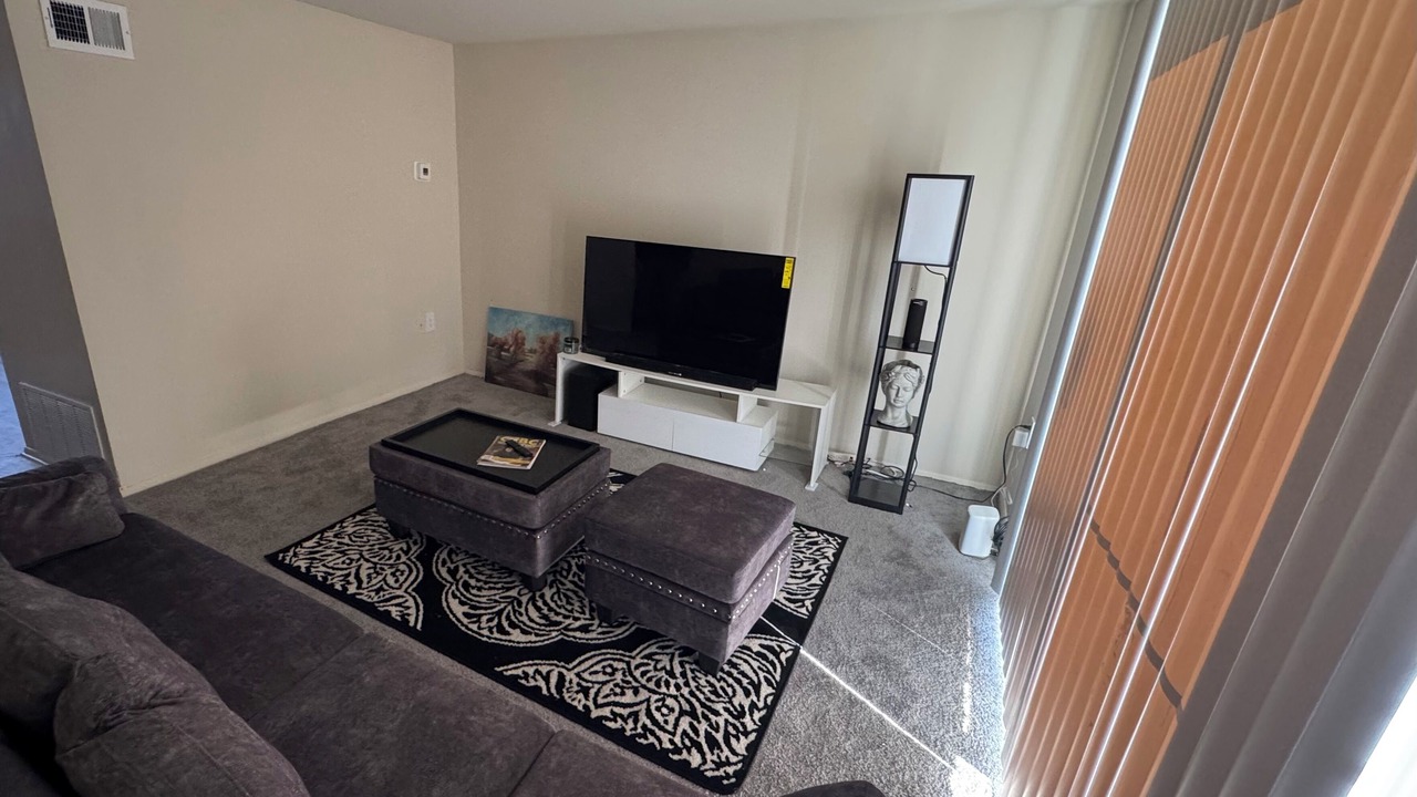 Photo of Livingroom in Halethorpe