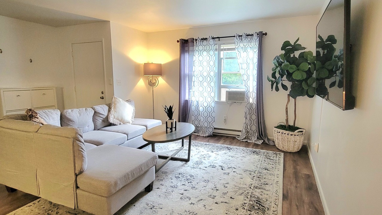 Photo of Livingroom in Lansing