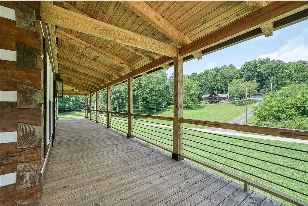 Photo of Patio Balcony in Byrdstown