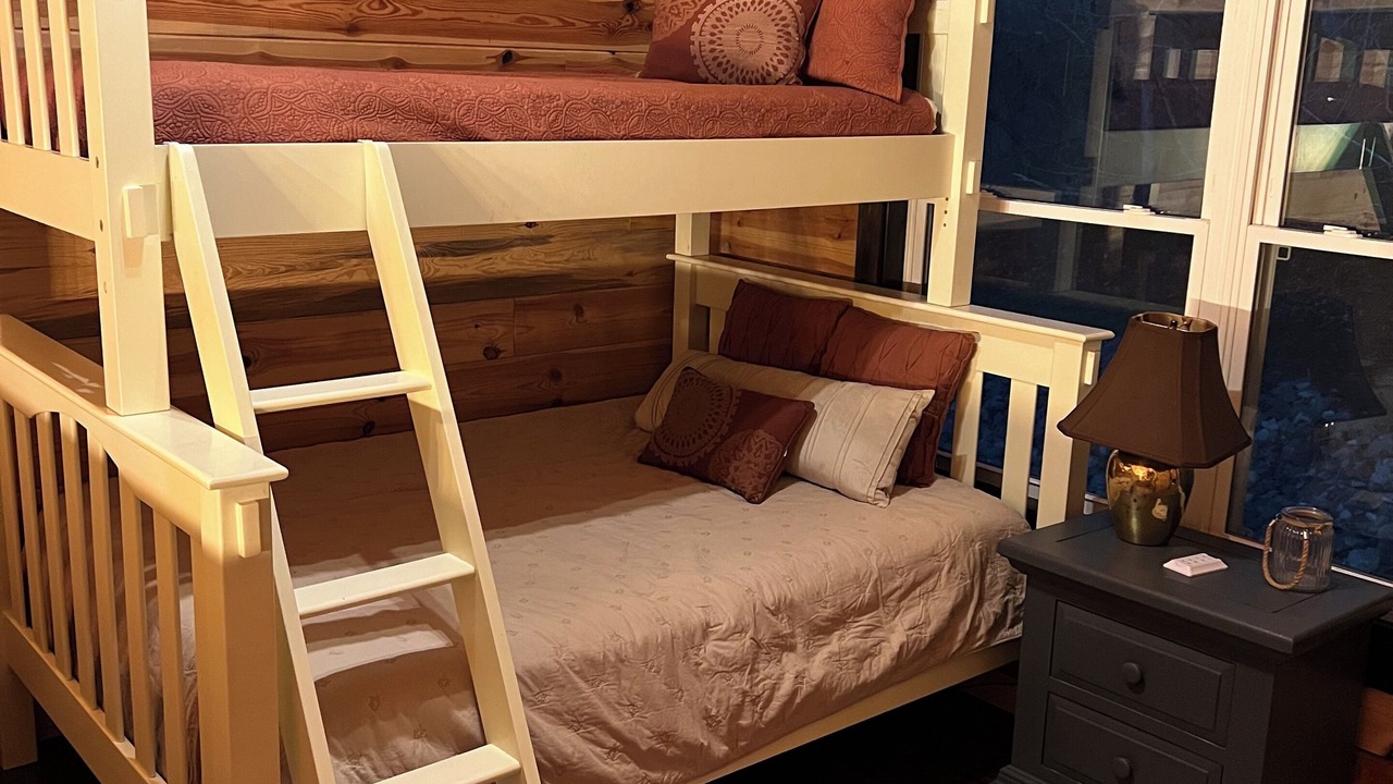 Photo of Bedroom in Byrdstown