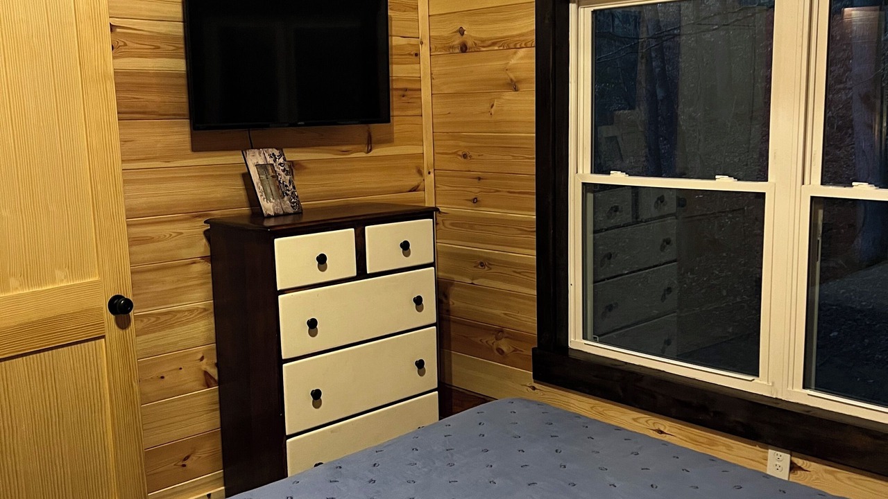 Photo of Bedroom in Byrdstown