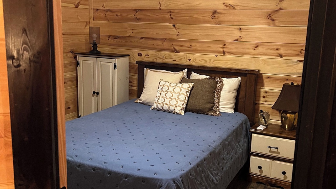 Photo of Bedroom in Byrdstown