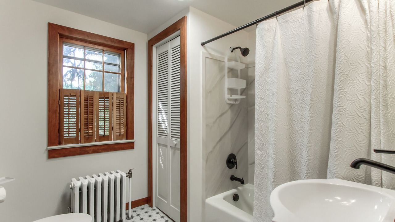 Photo of Bathroom in Loyalton