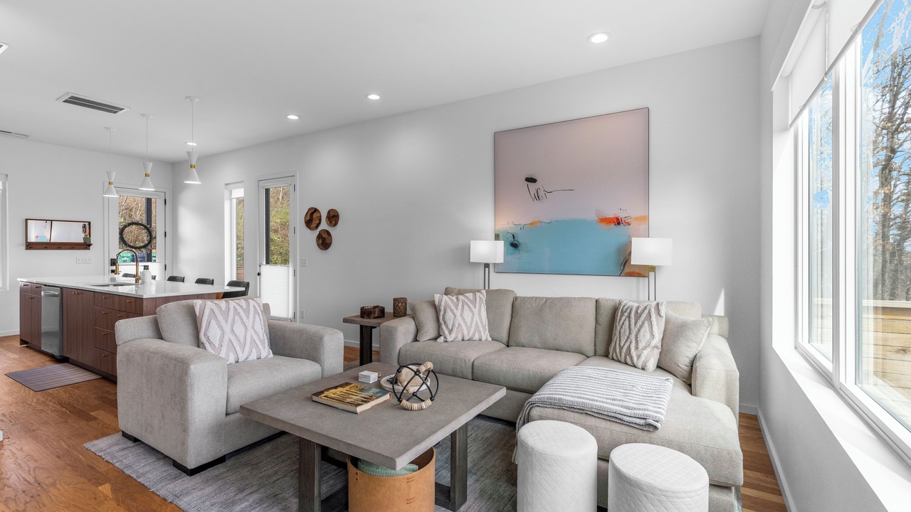 Photo of Livingroom in East Ridge