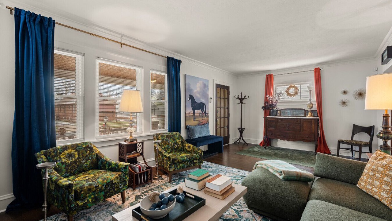 Photo of Livingroom in Kamm's Corners