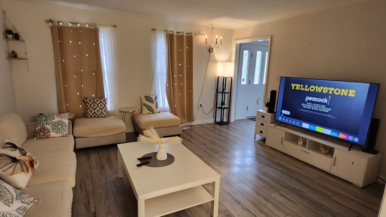 Photo of Livingroom in Calverton