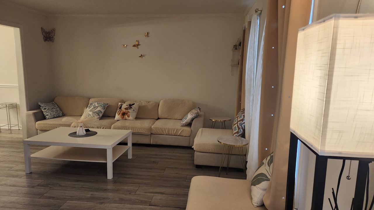 Photo of Livingroom in Calverton