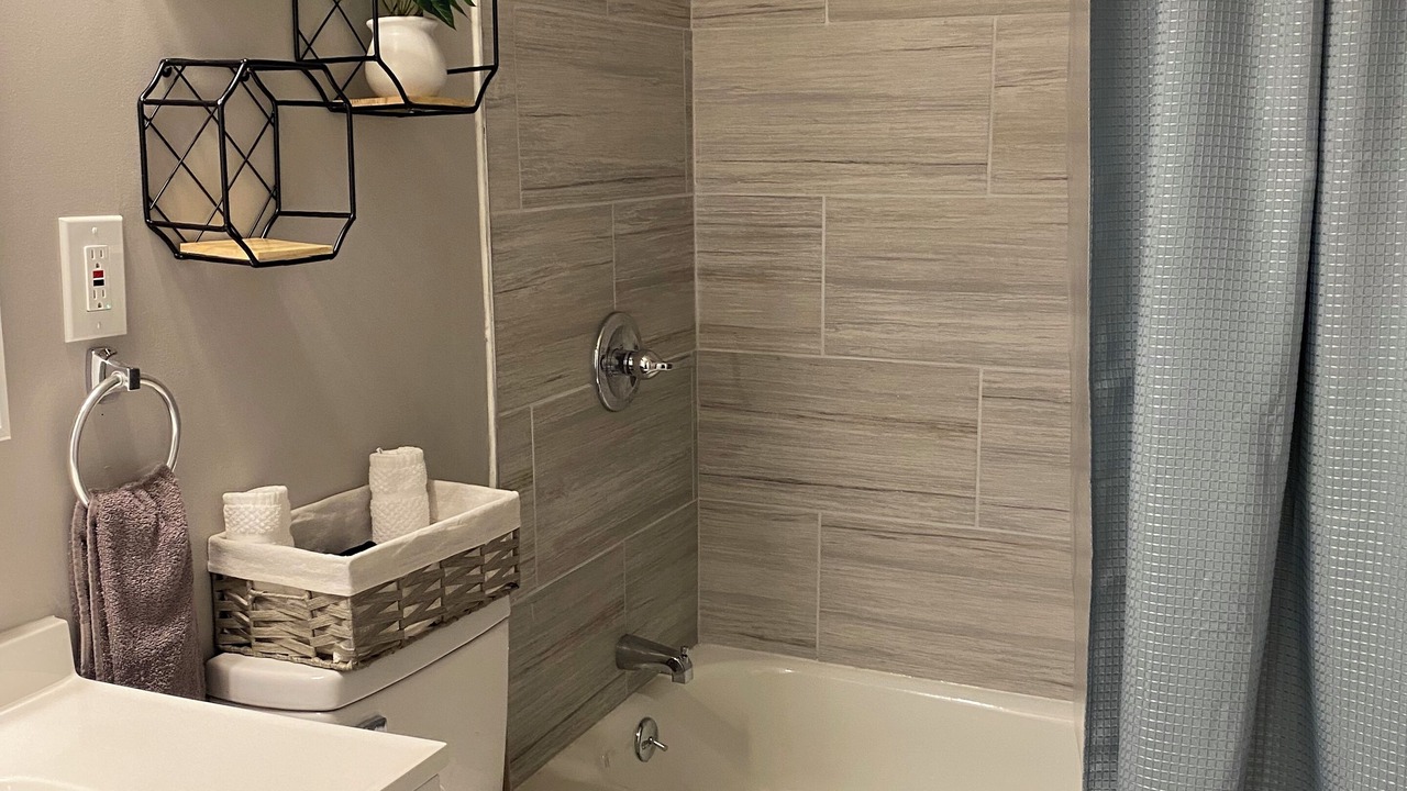 Photo of Bathroom in Roselawn Finance