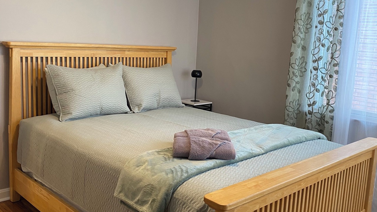 Photo of Bedroom in Roselawn Finance