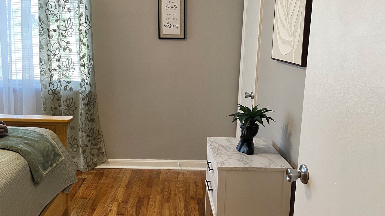 Photo of Bedroom in Roselawn Finance