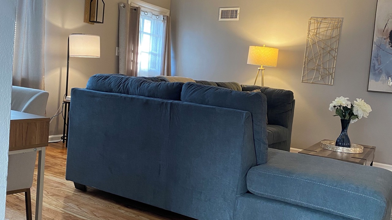 Photo of Livingroom in Roselawn Finance