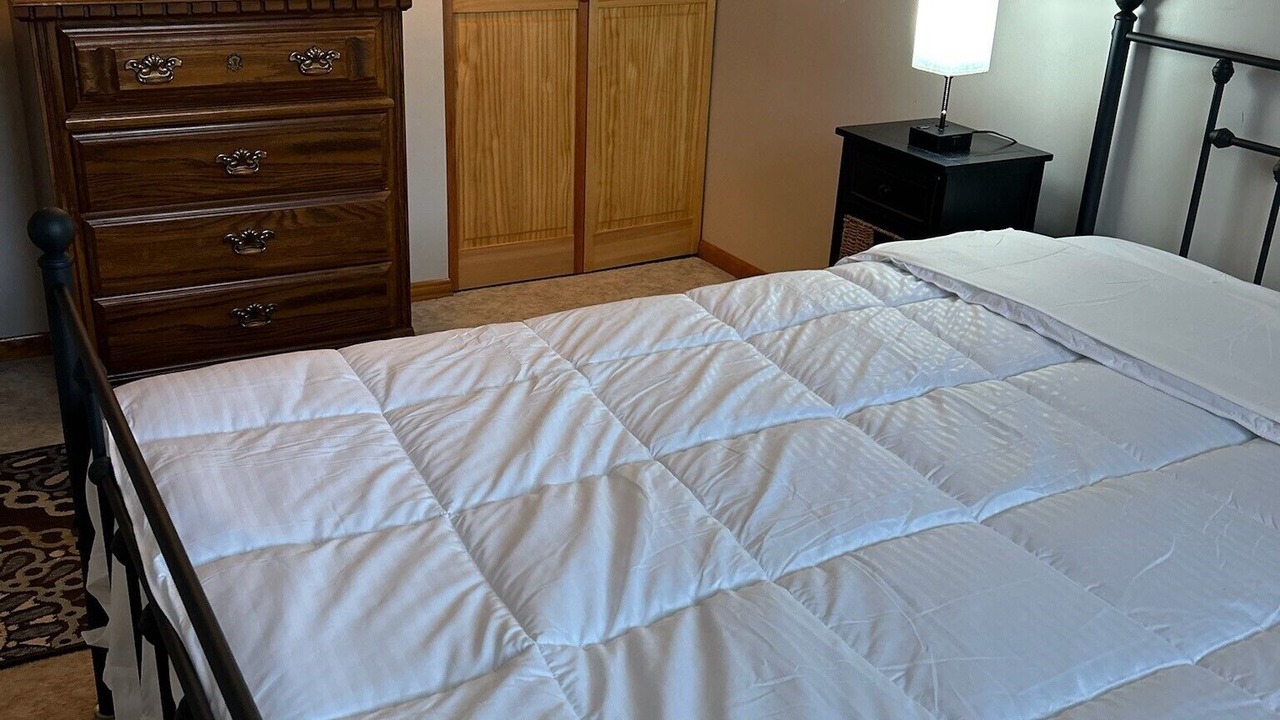 Photo of Bedroom in Plum