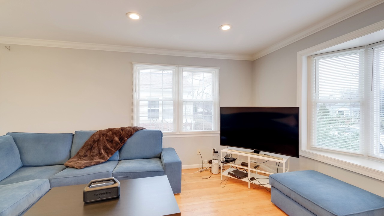 Photo of Livingroom in Wheaton-Glenmont