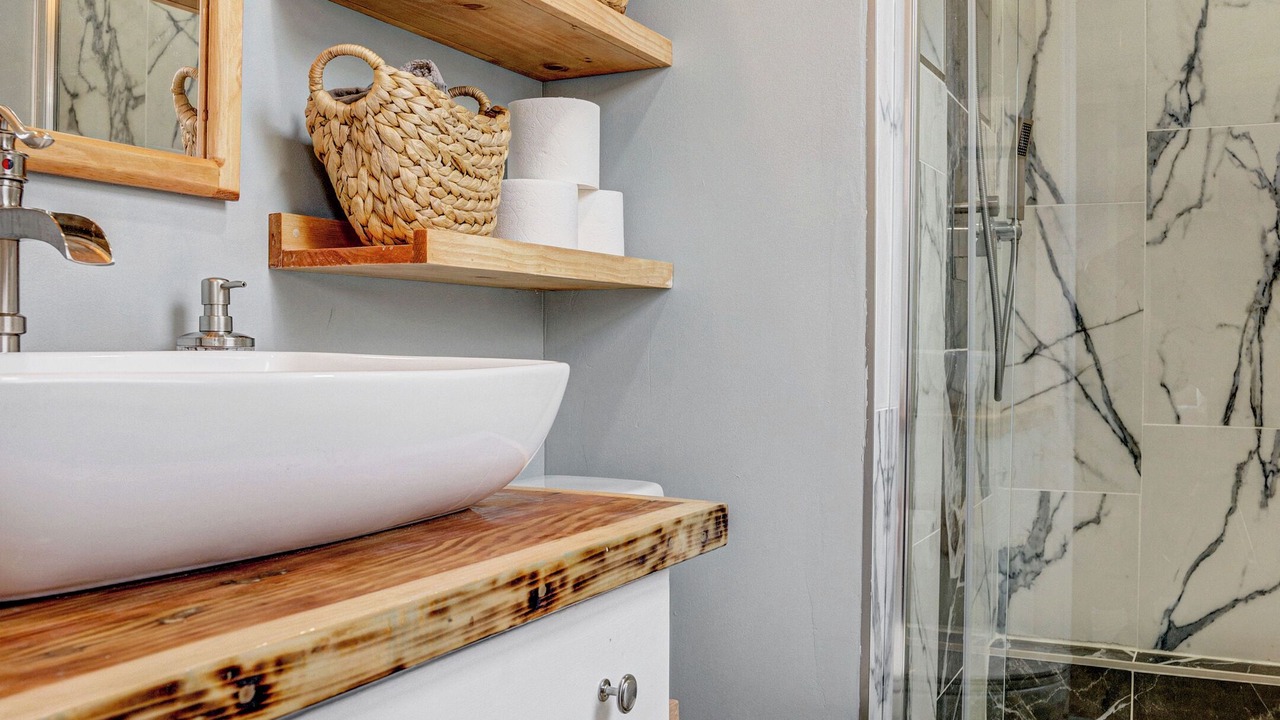 Photo of Bathroom in Foxcroft Square