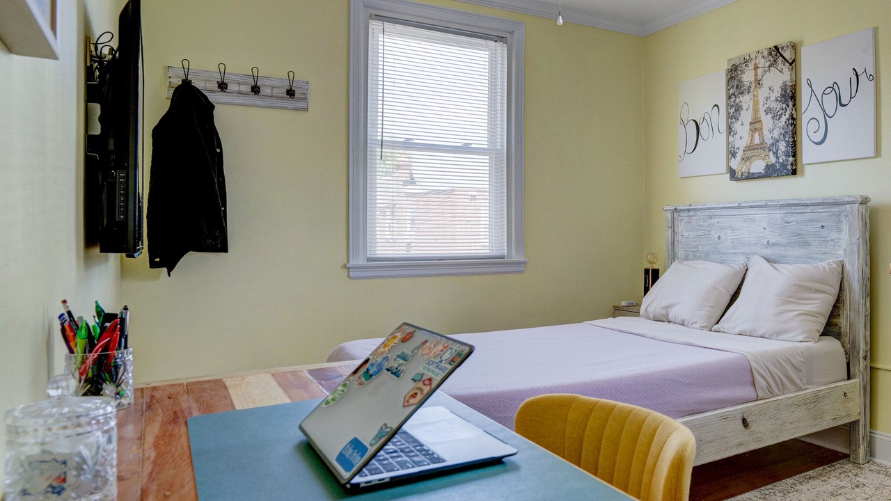 Photo of Bedroom in Foxcroft Square