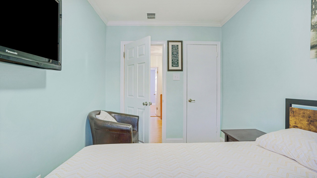 Photo of Bedroom in Foxcroft Square