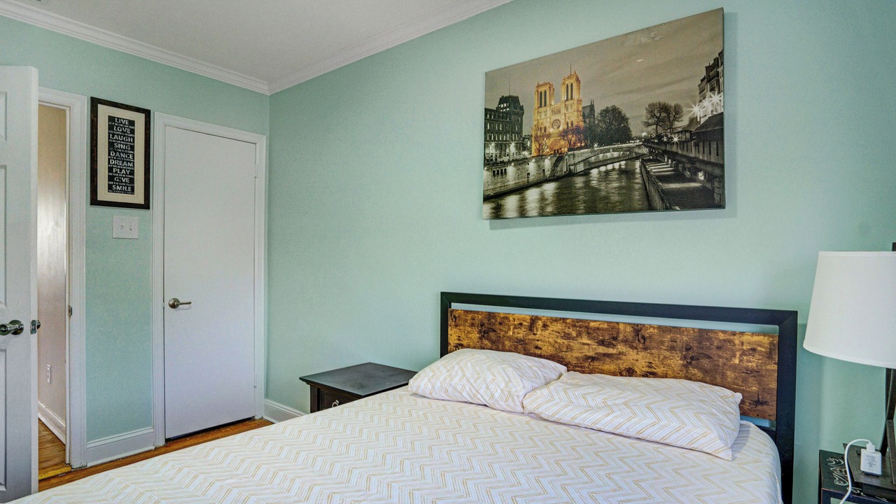 Photo of Bedroom in Foxcroft Square