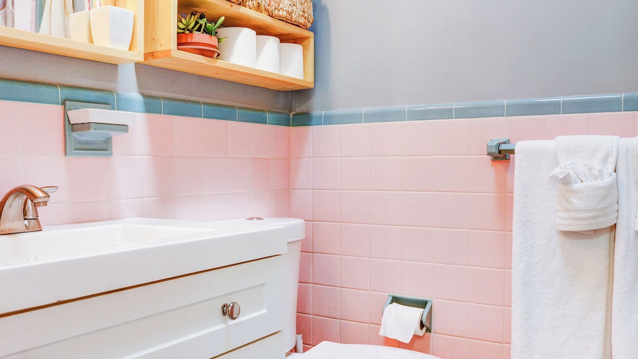 Photo of Bathroom in Foxcroft Square