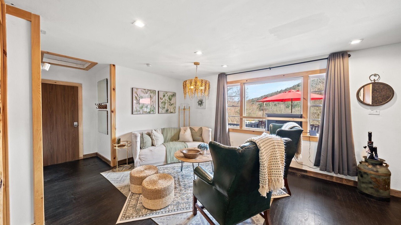 Photo of Livingroom in Hancock
