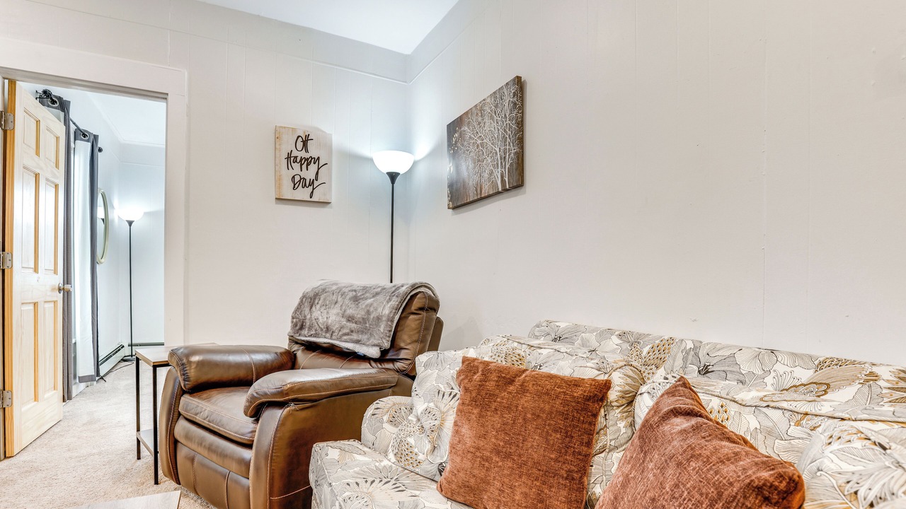 Photo of Livingroom in Corning