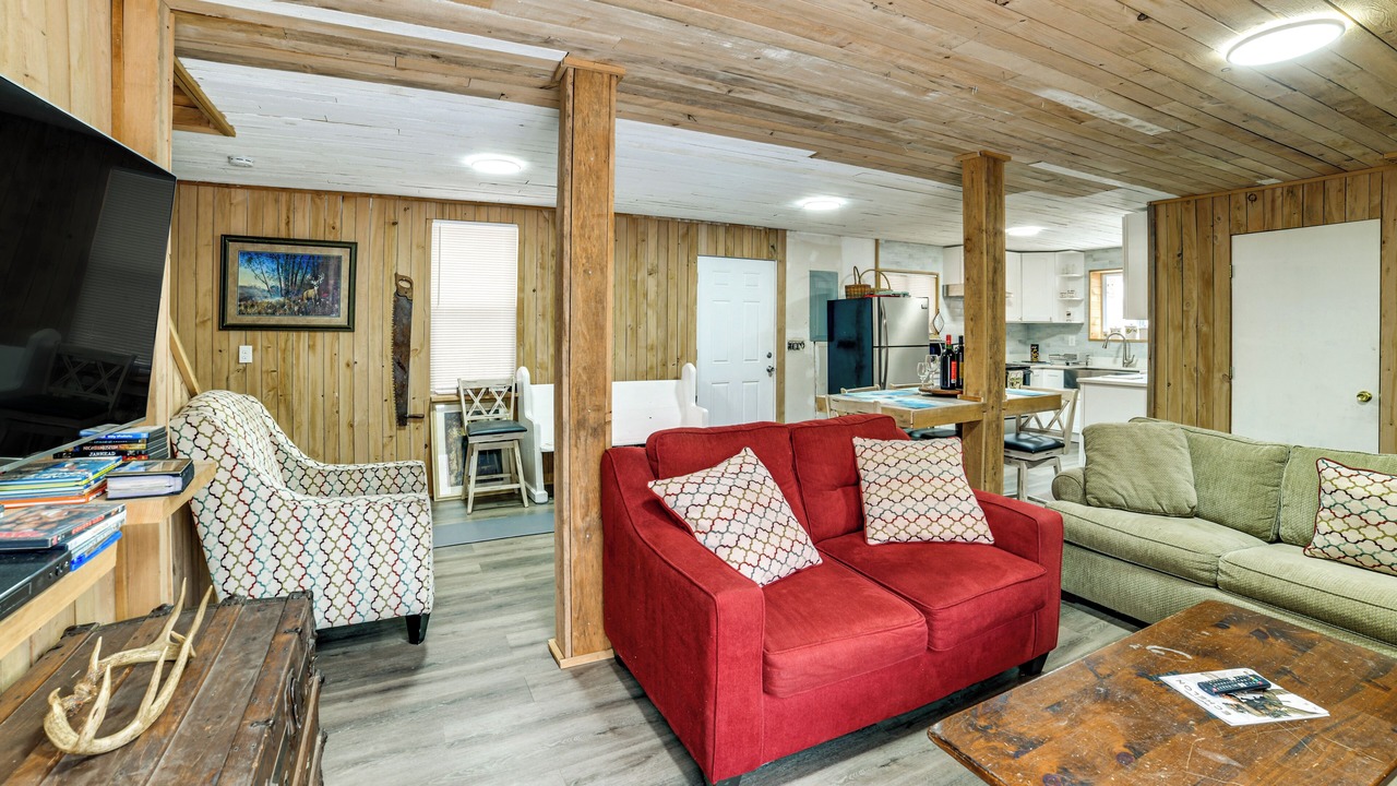 Photo of Livingroom in Long Eddy