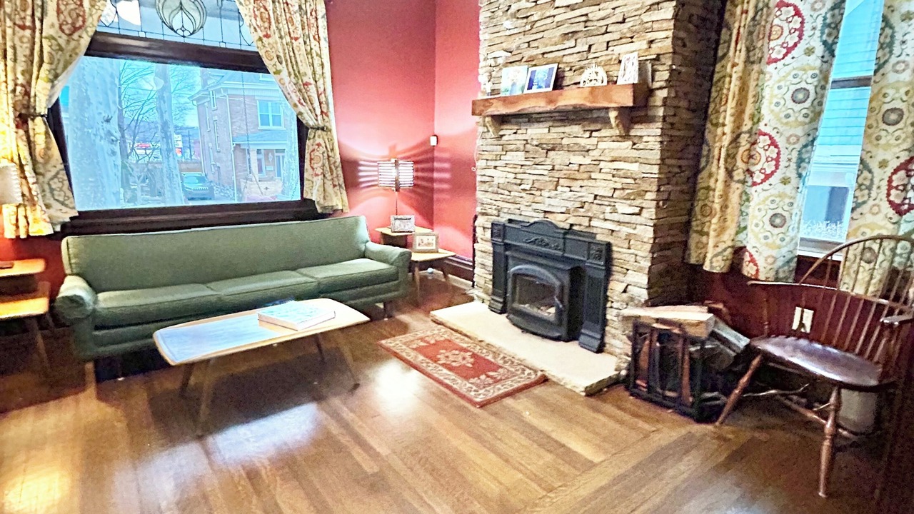 Photo of Livingroom in O'Hara Township