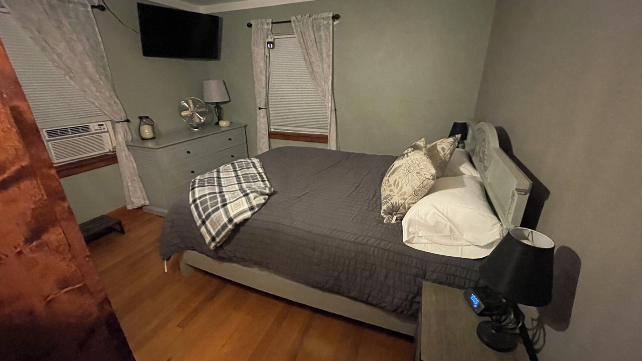 Photo of Bedroom in Gowen City
