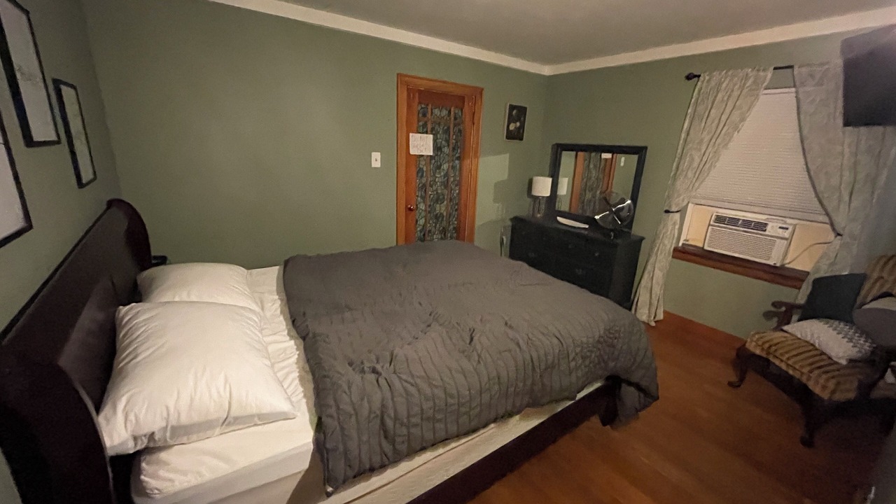 Photo of Bedroom in Gowen City