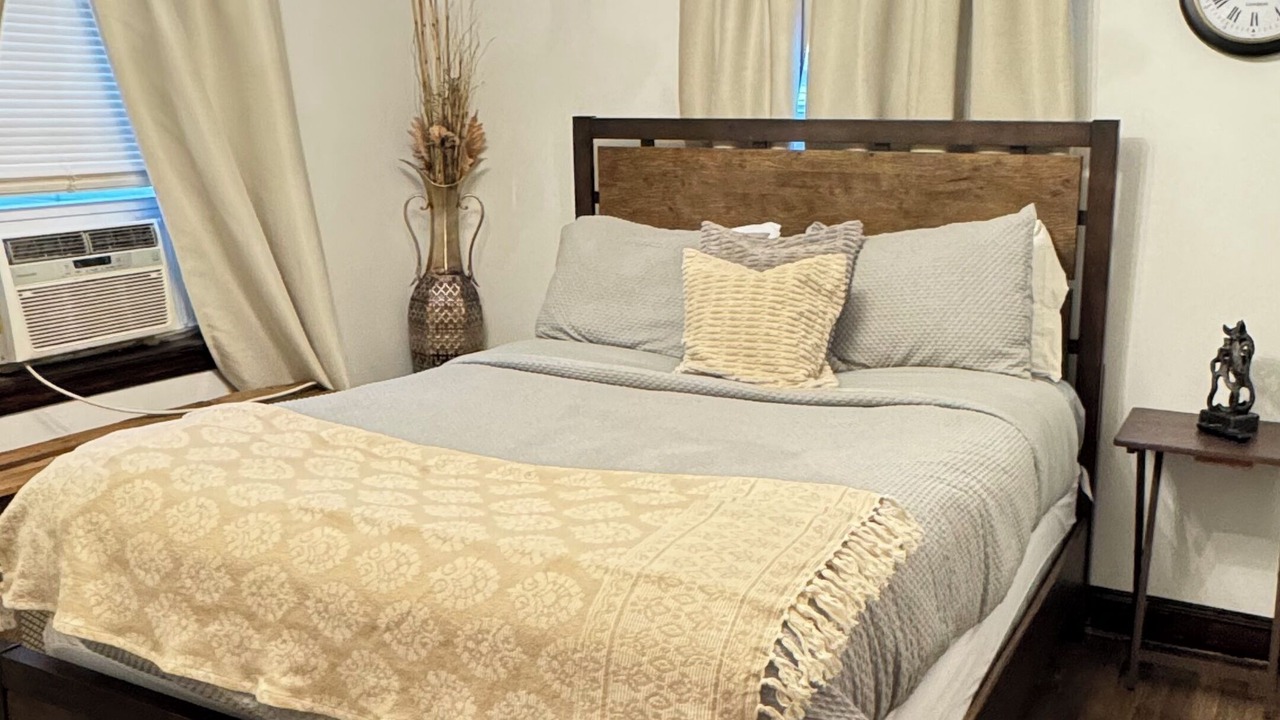Photo of Bedroom in Carteret