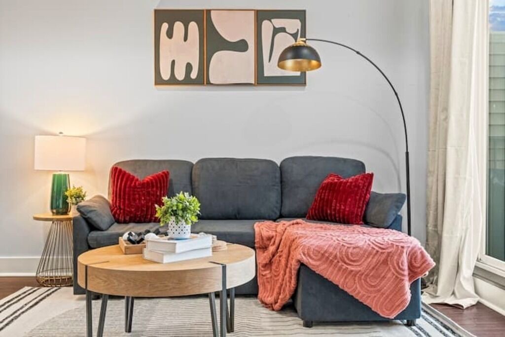 Photo of Livingroom in West Poplar