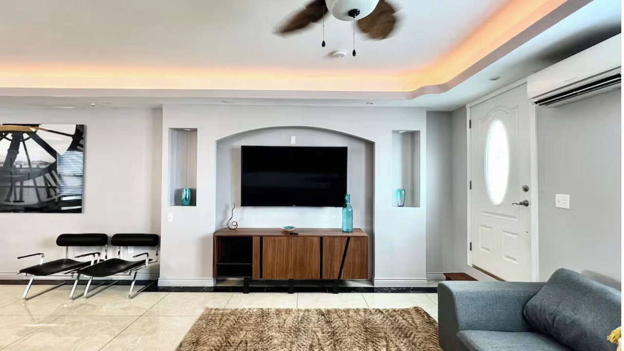 Photo of Livingroom in Center City